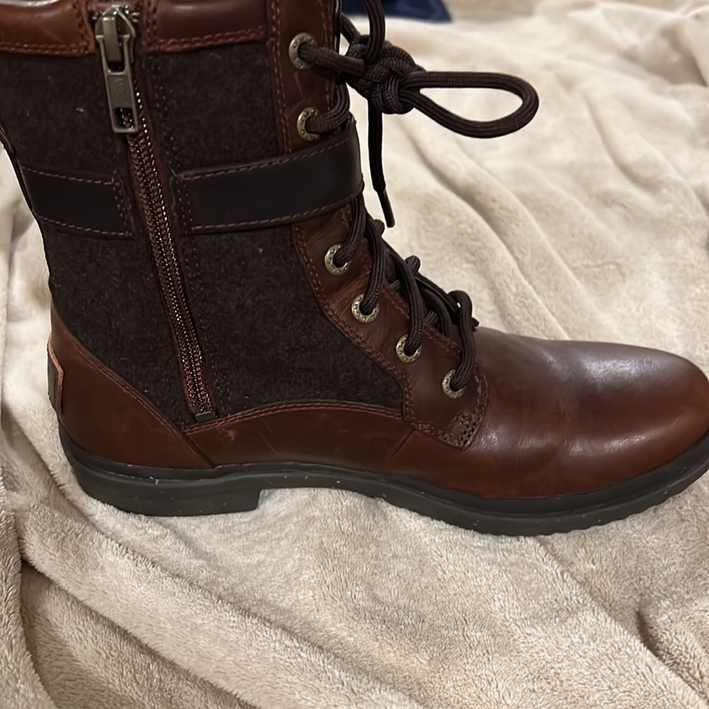 Authentic. Brown UGG W Kesey leather boots w/ zipper closure. - Picture 5 of 8